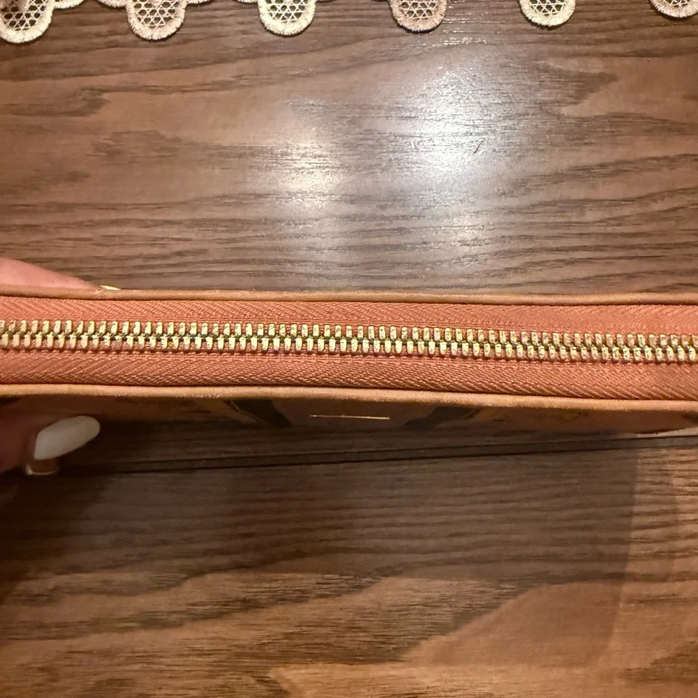 MCM Visetos Zipper Around Wallet - Picture 10 of 11